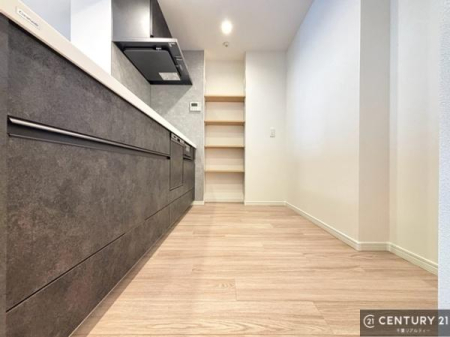 �L�b�`�� ��Ƃ肠�钲���X�y�[�X�ō�Ƃ����₷�����K�ȃL�b�`���ł��I
���q�l�ƈꏏ�ɂ��َq������y���߂�L�X�X�y�[�X�ł��B�y�����������ԂɂȂ肻���ł��ˁI