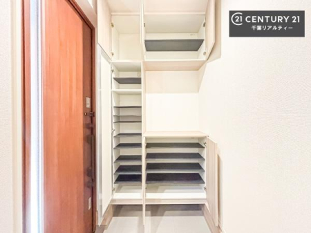 ���� �V���[�Y�{�b�N�X�t���Ȃ̂ŁA���ւ��Еt�����|�������₷���ł��I
�X�b�L���������ւŌ˂��J�����u�ԁA�������̂���S�n������Ԃ��o�}���Ă���܂��B