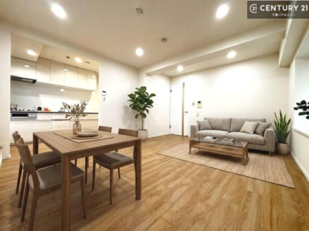 ���r���O �Ƌ��CG�p�[�X�ł��B��؂ȉƑ����W�܂邩�炱��LDK�ɂ͂�����肽���B
�q�����������C�ɏ΂��Ȃ��瑖�����Ă���p�����������u�L���Ƃɂ��ėǂ������v�Ǝv���u�Ԃł��B