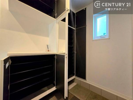 ���� �~���[�t���V���[�Y�{�b�N�X�t���Ȃ̂ŁA���ւ��Еt�����|�������₷���ł��I
�X�b�L���������ւŌ˂��J�����u�ԁA�������̂���S�n������Ԃ��o�}���Ă���܂��B