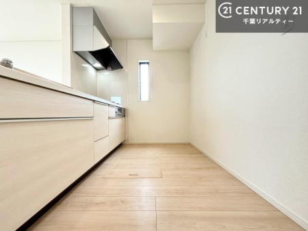 �L�b�`�� ��Ƃ肠�钲���X�y�[�X�ō�Ƃ����₷�����K�ȃL�b�`���ł��I
���q�l�ƈꏏ�ɂ��َq������y���߂�L�X�X�y�[�X�ł��B�y�����������ԂɂȂ肻���ł��ˁI