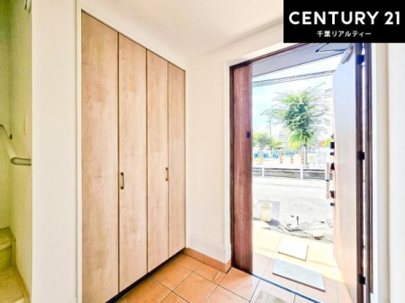 ���� �V���[�Y�{�b�N�X�t���Ȃ̂ŁA���ւ��Еt�����|�������₷���ł��I
�X�b�L���������ւŌ˂��J�����u�ԁA�������̂���S�n������Ԃ��o�}���Ă���܂��B