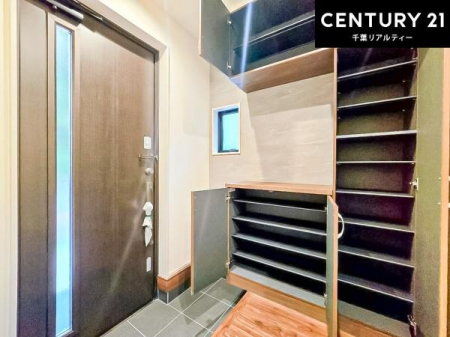 ���� �V���[�Y�{�b�N�X�t���Ȃ̂ŁA���ւ��Еt�����|�������₷���ł��I
�X�b�L���������ւŌ˂��J�����u�ԁA�������̂���S�n������Ԃ��o�}���Ă���܂��B