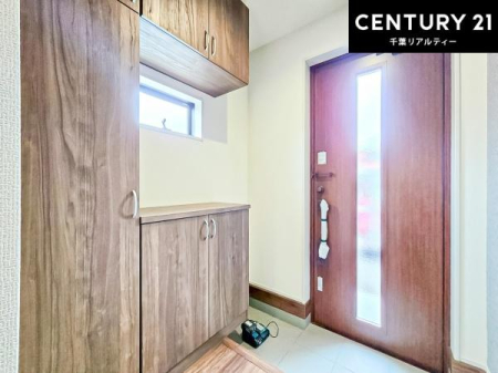���� �V���[�Y�{�b�N�X�t���Ȃ̂ŁA���ւ��Еt�����|�������₷���ł��I
�X�b�L���������ւŌ˂��J�����u�ԁA�������̂���S�n������Ԃ��o�}���Ă���܂��B