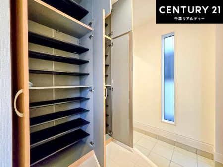 ���� �V���[�Y�{�b�N�X�t���Ȃ̂ŁA���ւ��Еt�����|�������₷���ł��I
�X�b�L���������ւŌ˂��J�����u�ԁA�������̂���S�n������Ԃ��o�}���Ă���܂��B