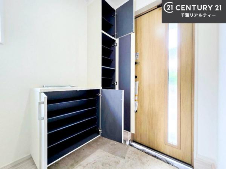 ���� �V���[�Y�{�b�N�X�t���Ȃ̂ŁA���ւ��Еt�����|�������₷���ł��I
�X�b�L���������ւŌ˂��J�����u�ԁA�������̂���S�n������Ԃ��o�}���Ă���܂��B