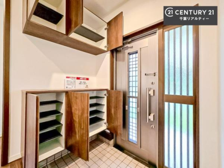 ���� �V���[�Y�{�b�N�X�t���Ȃ̂ŁA���ւ��Еt�����|�������₷���ł��I
�X�b�L���������ւŌ˂��J�����u�ԁA�������̂���S�n������Ԃ��o�}���Ă���܂��B