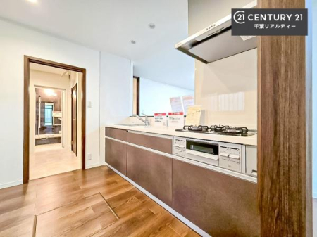 �L�b�`�� ��Ƃ肠�钲���X�y�[�X�ō�Ƃ����₷�����K�ȃL�b�`���ł��I
���q�l�ƈꏏ�ɂ��َq������y���߂�L�X�X�y�[�X�ł��B�y�����������ԂɂȂ肻���ł��ˁI