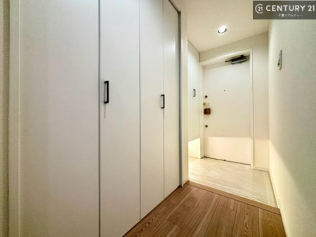 ���� �V���[�Y�{�b�N�X�t���Ȃ̂ŁA���ւ��Еt�����|�������₷���ł��I
�X�b�L���������ւŌ˂��J�����u�ԁA�������̂���S�n������Ԃ��o�}���Ă���܂��B