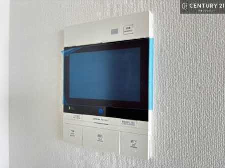 ���̑����� TV���j�^�[�t���C���^�[�z��������A�K��҂��f���Ŋm�F���Ă���Ή��ł��邽�߁A�h�Ɩʂ����S�ł��B���q�l�̂�����Ԏ��ɂ��S�����A���Ƒ��̈��S�E���S�ȕ�炵���T�|�[�g���܂��B
