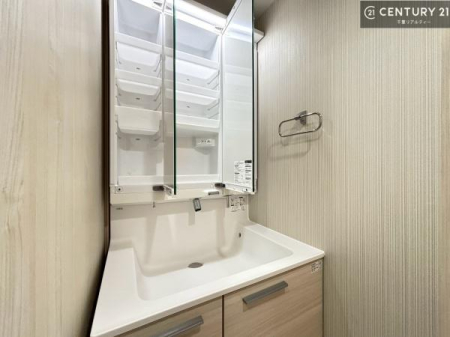 ���ʑ�E���ʏ� ���[�L�x�Ȑ��ʏ��ł��B���ʑ�͎O�ʋ��d�l�ŋ��̌��ɂ����[������܂��B����@�u����͐���p���t���Ȃ̂ł���������S���Ăł��܂��B