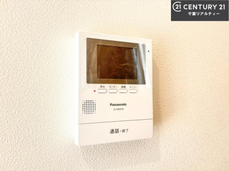 ���̑����� TV���j�^�[�t���C���^�[�z��������A�K��҂��f���Ŋm�F���Ă���Ή��ł��邽�߁A�h�Ɩʂ����S�ł��B���q�l�̂�����Ԏ��ɂ��S�����A���Ƒ��̈��S�E���S�ȕ�炵���T�|�[�g���܂��B