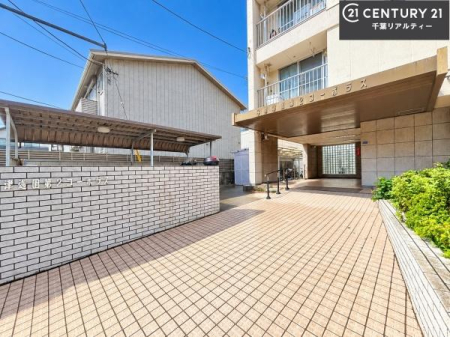 �G���g�����X �z������̗ǂ��G���g�����X�́A���Ƒ��₨�q�l���������}���Ă���܂��B
�����̕�炵�ɐS�n�悳�������炵�Ă�����Ԃł��B