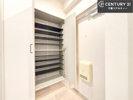 ���� �V���[�Y�{�b�N�X�t���Ȃ̂ŁA���ւ��Еt�����|�������₷���ł��I
�X�b�L���������ւŌ˂��J�����u�ԁA�������̂���S�n������Ԃ��o�}���Ă���܂��B