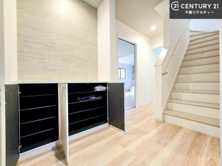 ���� �V���[�Y�{�b�N�X�t���Ȃ̂ŁA���ւ��Еt�����|�������₷���ł��I
�X�b�L���������ւŌ˂��J�����u�ԁA�������̂���S�n������Ԃ��o�}���Ă���܂��B
