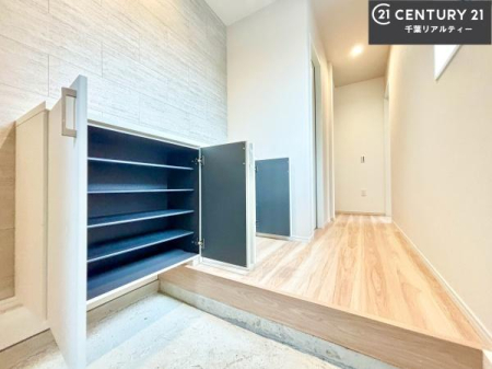 ���� �V���[�Y�{�b�N�X�t���Ȃ̂ŁA���ւ��Еt�����|�������₷���ł��I
�X�b�L���������ւŌ˂��J�����u�ԁA�������̂���S�n������Ԃ��o�}���Ă���܂��B