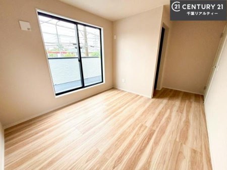 �m�� �o���R�j�[�ɖʂ��Ă���m���ł��B���邭�����肪����A���C����������ł��܂��I���N���āA�O�ɏo�Ĕw�L�т����[�ċz�����ǂ������}������邱�Ƃ��ł��܂��B