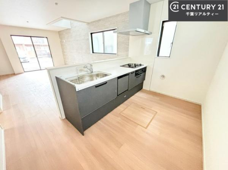 �L�b�`�� ��Ƃ肠�钲���X�y�[�X�ō�Ƃ����₷�����K�ȃL�b�`���ł��I
���q�l�ƈꏏ�ɂ��َq������y���߂�L�X�X�y�[�X�ł��B�y�����������ԂɂȂ肻���ł��ˁI