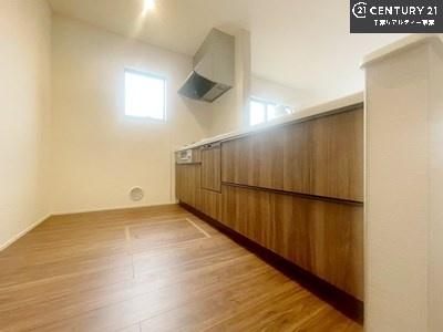 �L�b�`�� ��Ƃ����₷���V�X�e���L�b�`���ł��I���[���t���Ă���̂ŁA�����X�y�[�X�ɕ���u���Ȃ��čς݂܂��I
�L�X�g���āA���K�ɍ�Ƃ��ł��܂��I�y�������ʐ^�z