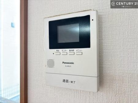 ���̑����� TV���j�^�[�t���C���^�[�z��������A�K��҂��f���Ŋm�F���Ă���Ή��ł��邽�߁A�h�Ɩʂ����S�ł��B���q�l�̂�����Ԏ��ɂ��S�����A���Ƒ��̈��S�E���S�ȕ�炵���T�|�[�g���܂��B
