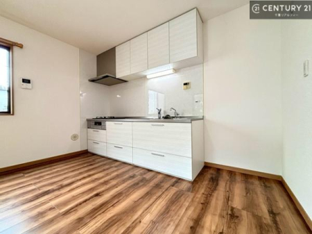 �L�b�`�� ��Ƃ肠�钲���X�y�[�X�ō�Ƃ����₷�����K�ȃL�b�`���ł��I
���q�l�ƈꏏ�ɂ��َq������y���߂�L�X�X�y�[�X�ł��B�y�����������ԂɂȂ肻���ł��ˁI