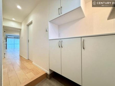 ���� �V���[�Y�{�b�N�X�t���Ȃ̂ŁA���ւ��Еt�����|�������₷���ł��I
�X�b�L���������ւŌ˂��J�����u�ԁA�������̂���S�n������Ԃ��o�}���Ă���܂��B