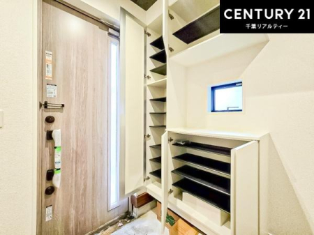 ���� �V���[�Y�{�b�N�X�t���Ȃ̂ŁA���ւ��Еt�����|�������₷���ł��I
�X�b�L���������ւŌ˂��J�����u�ԁA�������̂���S�n������Ԃ��o�}���Ă���܂��B