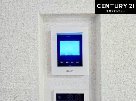 ���̑����� TV���j�^�[�t���C���^�[�z��������A�K��҂��f���Ŋm�F���Ă���Ή��ł��邽�߁A�h�Ɩʂ����S�ł��B���q�l�̂�����Ԏ��ɂ��S�����A���Ƒ��̈��S�E���S�ȕ�炵���T�|�[�g���܂��B