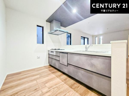 �L�b�`�� ��Ƃ肠�钲���X�y�[�X�ō�Ƃ����₷�����K�ȃL�b�`���ł��I
���q�l�ƈꏏ�ɂ��َq������y���߂�L�X�X�y�[�X�ł��B�y�����������ԂɂȂ肻���ł��ˁI