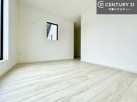 �Q�� �o���R�j�[�ɖʂ����m���́A�����Ղ�̗z�����������ޖ��邢��ԁB����̔����������Ɩ�����Q���Ƃ��Ă������߂ł��B���͐S�n�悢���ɕ�܂�Ȃ���C�����悭�ڊo�߂��܂��B