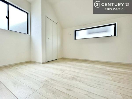 �m�� �V���v���Ƀf�U�C������Ă��邽�߁A�Ƌ��I�т܂���I
���C�ɓ���̉Ƌ��u���Ă��낰���Ԃ���邱�Ƃ��ł��܂��B