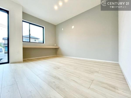 ���r���O �J�E���^�[�������LDK�B���q�l�̕׋��A������Ƃ�����ƃX�y�[�X�ȂǑ��p�r�Ɋ��p�ł���A��炵�₷���ɔz�������Z��Ԃł��B