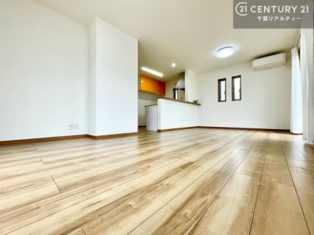 ���r���O �D�����z���܂肪���r���O����ł���ċ��S�n�̗ǂ���Ԃ����o���Ă���܂��I
���났�̎��Ԃ��߂����܂��I