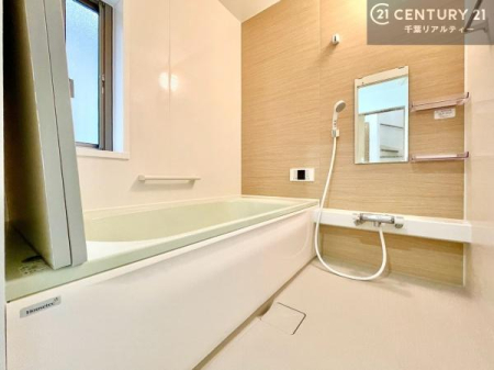 ���� ������Ƃ����������̂���o�X���[���I���K�ȃo�X�^�C��������܂��I
1���̔�����������Ɩ����Ă����f�G�ȃ����N�[�[�V������ԂɂȂ肻���ł��ˁB