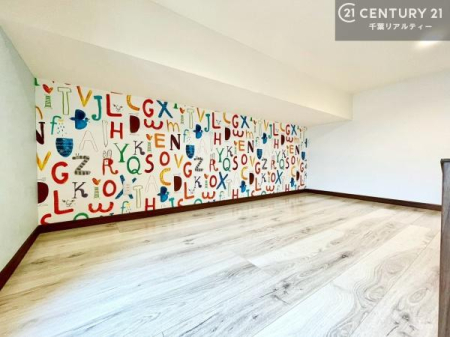 ���[ 2�K�ɂ͏��������[���������܂��I
�傫�ȉו����p�i�Ȃǂ��X�b�L�����[���邱�Ƃ��ł��܂��ˁI