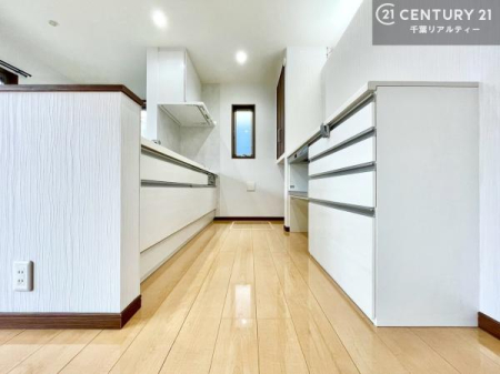 �L�b�`�� ���[�X�y�[�X���L�x�ŁA�����X�y�[�X���X�b�L���ƕЕt���Ђ�`�����p�ł��܂��I
���K�ɍ�Ƃ��ł��A�Ǝ��̌����A�b�v�I�����̗���������܂��I