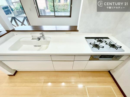�L�b�`�� ��Ƃ����₷���V�X�e���L�b�`���ł��I���[���t���Ă���̂ŁA�����X�y�[�X�ɕ���u���Ȃ��čς݂܂��I
�L�X�g���āA���K�ɍ�Ƃ��ł��܂��I