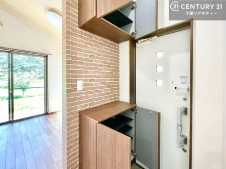 ���� �V���[�Y�{�b�N�X�t���Ȃ̂ŁA���ւ��Еt�����|�������₷���ł��I
�X�b�L���������ւŌ˂��J�����u�ԁA�������̂���S�n������Ԃ��o�}���Ă���܂��B
