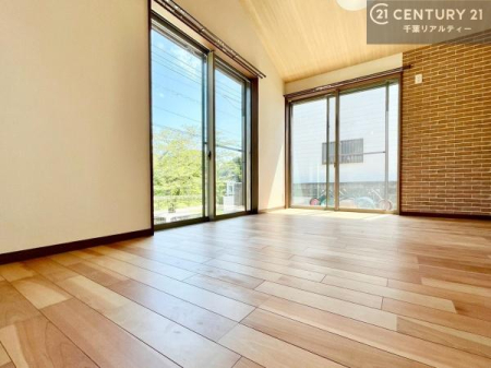 ���r���O �傫�ȑ����炽���Ղ�̗z���������閾�邢���r���O�B�J�����̂��郊�r���O�ŉƑ��c���̂��났�̎��Ԃ��߂����܂��I