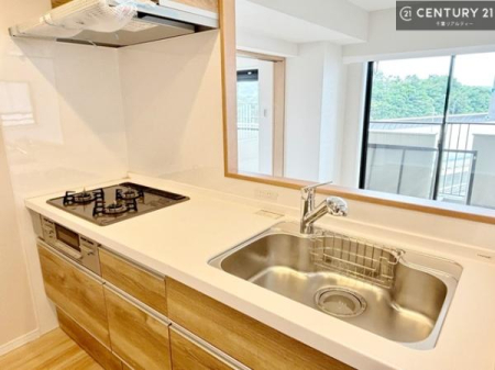 �L�b�`�� ��Ƃ����₷���V�X�e���L�b�`���ł��I���[���t���Ă���̂ŁA�����X�y�[�X�ɕ���u���Ȃ��čς݂܂��I
�L�X�g���āA���K�ɍ�Ƃ��ł��܂��I