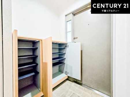 ���� �V���[�Y�{�b�N�X�t���Ȃ̂ŁA���ւ��Еt�����|�������₷���ł��I
�X�b�L���������ւŌ˂��J�����u�ԁA�������̂���S�n������Ԃ��o�}���Ă���܂��B