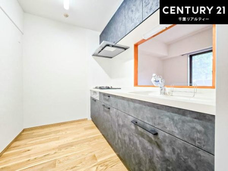 �L�b�`�� ��Ƃ肠�钲���X�y�[�X�ō�Ƃ����₷�����K�ȃL�b�`���ł��I
���q�l�ƈꏏ�ɂ��َq������y���߂�L�X�X�y�[�X�ł��B�y�����������ԂɂȂ肻���ł��ˁI