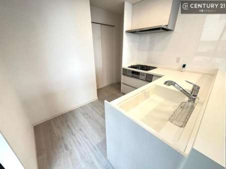 �L�b�`�� ��Ƃ肠�钲���X�y�[�X�ō�Ƃ����₷�����K�ȃL�b�`���ł��I
���q�l�ƈꏏ�ɂ��َq������y���߂�L�X�X�y�[�X�ł��B�y�����������ԂɂȂ肻���ł��ˁI