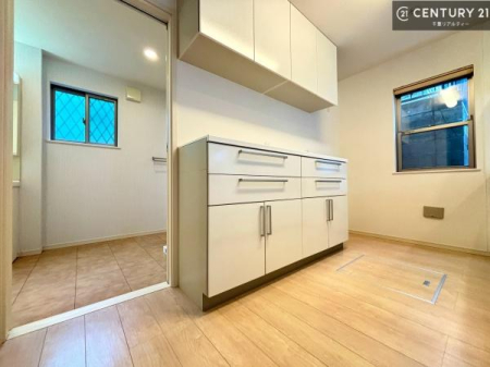 �L�b�`�� ��Ƃ肠�钲���X�y�[�X�ō�Ƃ����₷�����K�ȃL�b�`���ł��I
���q�l�ƈꏏ�ɂ��َq������y���߂�L�X�X�y�[�X�ł��B�y�����������ԂɂȂ肻���ł��ˁI