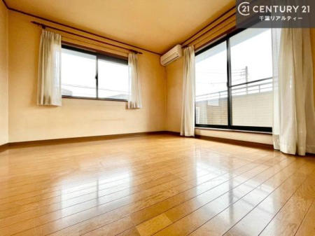 �Q�� �o���R�j�[�ɖʂ����m���́A�����Ղ�̗z�����������ޖ��邢��ԁB����̔����������Ɩ�����Q���Ƃ��Ă������߂ł��B���͐S�n�悢���ɕ�܂�Ȃ���C�����悭�ڊo�߂��܂��B