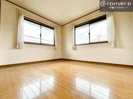 �m�� 2�ʍ̌��Ŏ��R������荞�݂₷���m���B���邭�S�n�悢��ԂŁA�Ƌ��C���e���A�����킹�₷���A���K�ȋ����Ƃ��Ă��g�����������܂��B