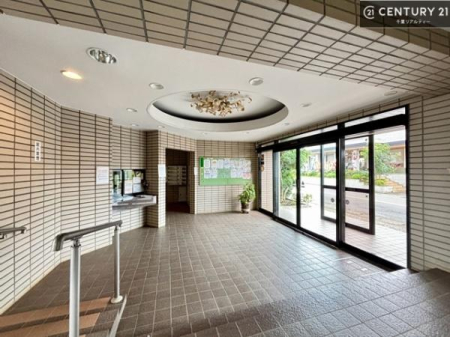 �G���g�����X �z������̗ǂ��G���g�����X�́A���Ƒ��₨�q�l���������}���Ă���܂��B
�����̕�炵�ɐS�n�悳�������炵�Ă�����Ԃł��B
