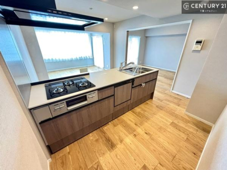�L�b�`�� ��Ƃ肠�钲���X�y�[�X�ō�Ƃ����₷�����K�ȃL�b�`���ł��I
���q�l�ƈꏏ�ɂ��َq������y���߂�L�X�X�y�[�X�ł��B�y�����������ԂɂȂ肻���ł��ˁI