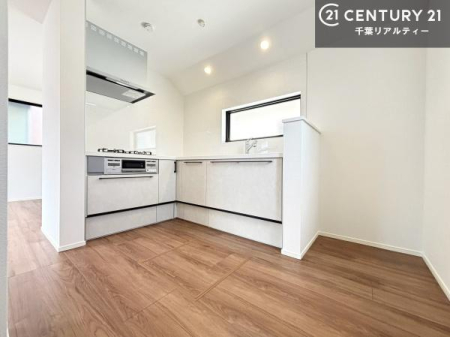 �L�b�`�� ���[�͂̍����V�X�e���L�b�`���ŁA��������H�����������Еt���A�L�X�Ƃ�����Ԃŉ��K�ɗ������y���߂܂��B