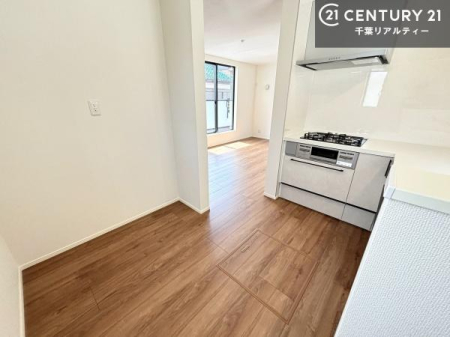 �L�b�`�� ��Ƃ肠�钲���X�y�[�X�ō�Ƃ����₷�����K�ȃL�b�`���ł��I
���q�l�ƈꏏ�ɂ��َq������y���߂�L�X�X�y�[�X�ł��B�y�����������ԂɂȂ肻���ł��ˁI